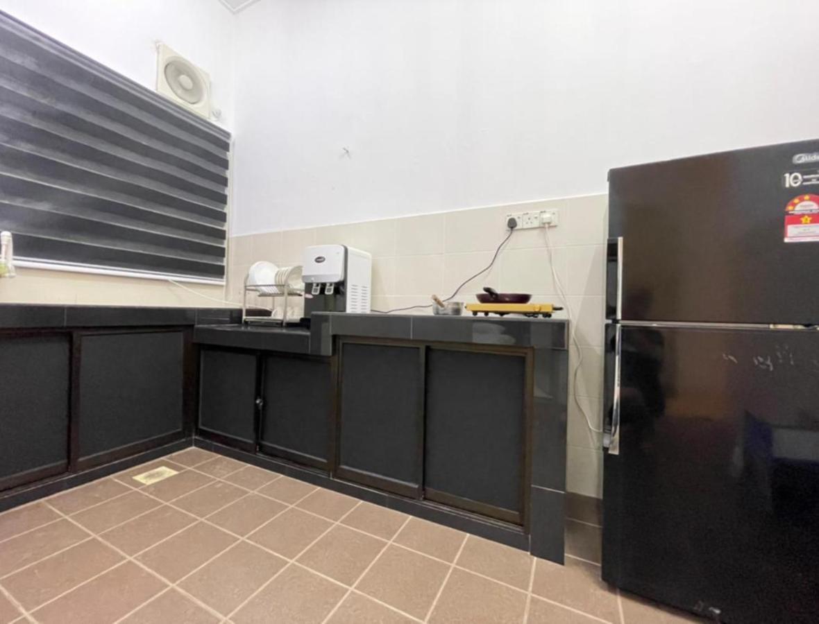 콴탄 Demuji 4Br 10Pax 3Min To Ecm Kcm, Ps4 빌라 외부 사진
